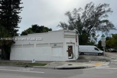 Propiedad comercial en venta en Miami, Florida № 2081848 - foto 1