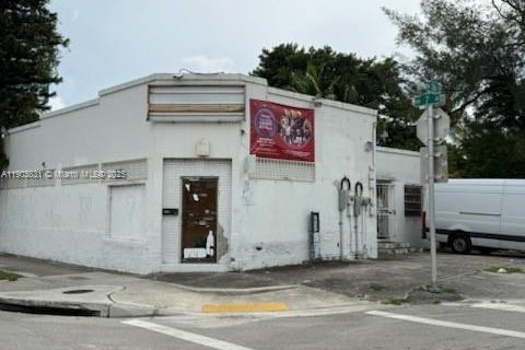 Propiedad comercial en venta en Miami, Florida № 2081848 - foto 2