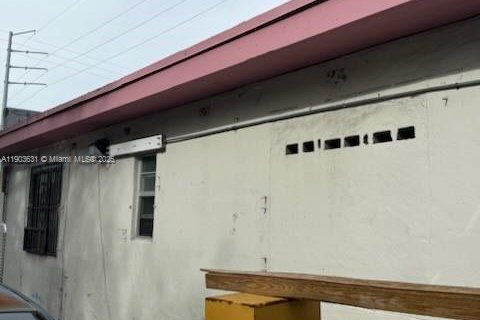 Propiedad comercial en venta en Miami, Florida № 2081848 - foto 6