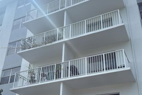 Copropriété à louer à North Miami Beach, Floride: 1 chambre, 61.13 m2 № 1925646 - photo 5