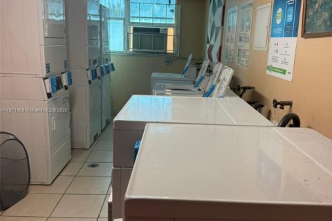 Copropriété à louer à North Miami Beach, Floride: 1 chambre, 61.13 m2 № 1925646 - photo 9