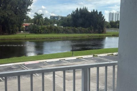 Copropriété à louer à North Miami Beach, Floride: 1 chambre, 61.13 m2 № 1925646 - photo 11