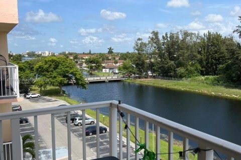 Copropriété à louer à North Miami Beach, Floride: 1 chambre, 61.13 m2 № 1925646 - photo 12