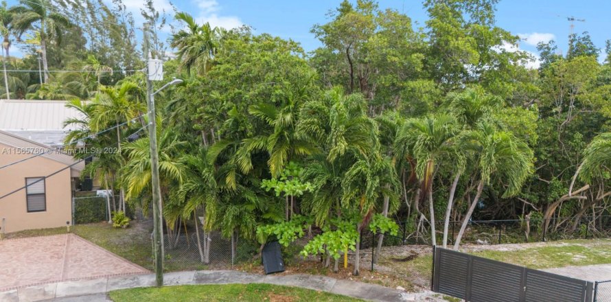 Land in Miami, Florida № 1101968