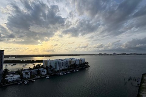 Condominio en alquiler en North Bay Village, Florida, 1 dormitorio, 149.29 m2 № 2071209 - foto 26