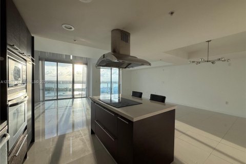 Condominio en alquiler en North Bay Village, Florida, 1 dormitorio, 149.29 m2 № 2071209 - foto 8