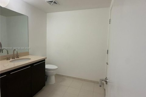 Condominio en alquiler en North Bay Village, Florida, 1 dormitorio, 149.29 m2 № 2071209 - foto 19