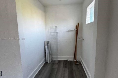 Снять в аренду виллу или дом в Майами, Флорида 1 спальня, 155.52м2, № 2074913 - фото 7