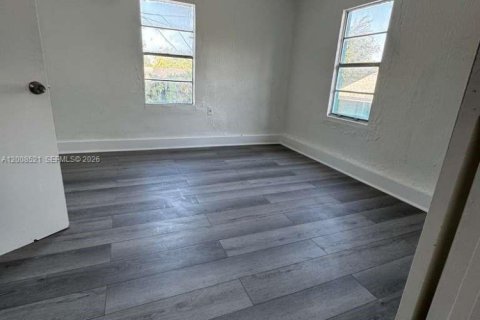 Снять в аренду виллу или дом в Майами, Флорида 1 спальня, 155.52м2, № 2074913 - фото 5