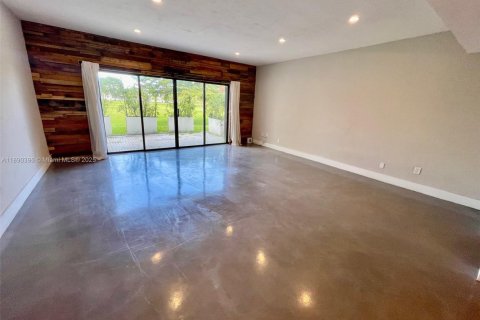 Touwnhouse à louer à Miami, Floride: 2 chambres, 165.37 m2 № 1946924 - photo 4