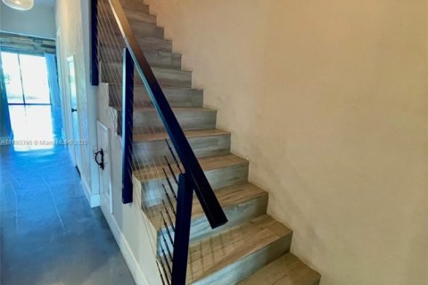 Touwnhouse à louer à Miami, Floride: 2 chambres, 165.37 m2 № 1946924 - photo 8