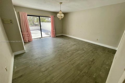 Touwnhouse à louer à Miami, Floride: 2 chambres, 165.37 m2 № 1946924 - photo 11