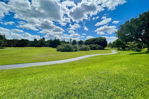 Touwnhouse à louer à Miami, Floride: 2 chambres, 165.37 m2 № 1946924 - photo 21