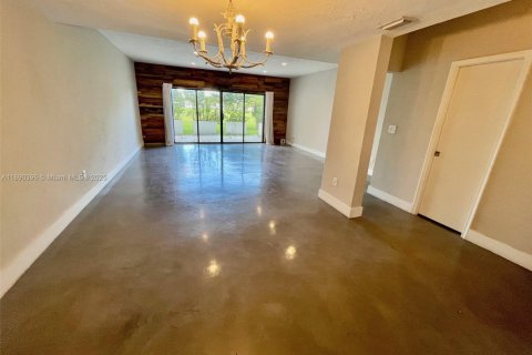 Touwnhouse à louer à Miami, Floride: 2 chambres, 165.37 m2 № 1946924 - photo 3