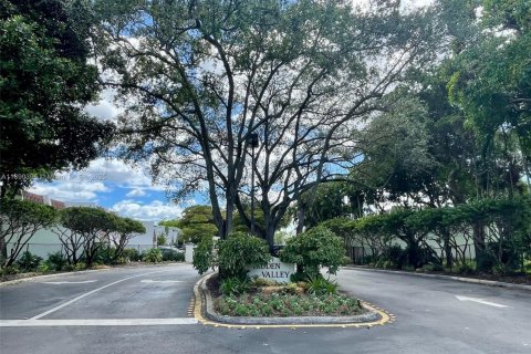 Touwnhouse à louer à Miami, Floride: 2 chambres, 165.37 m2 № 1946924 - photo 1