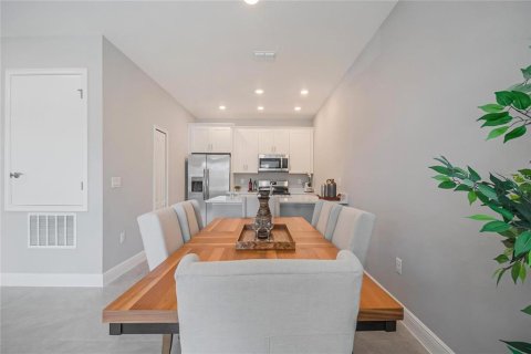 Condo in Poinciana, Florida, 2 bedrooms  № 2393528 - photo 9