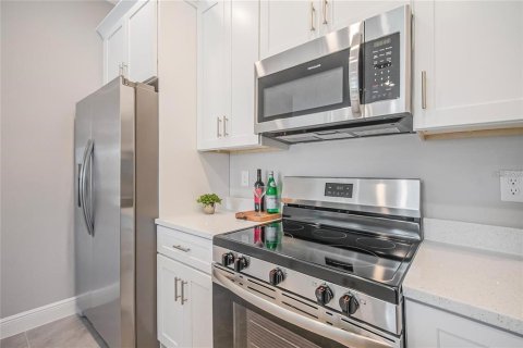 Condo in Poinciana, Florida, 2 bedrooms  № 2393528 - photo 14