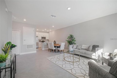 Condo in Poinciana, Florida, 2 bedrooms  № 2393528 - photo 4