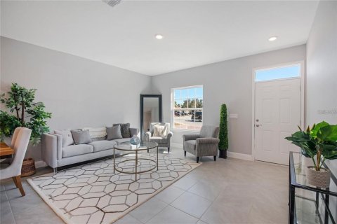 Condo in Poinciana, Florida, 2 bedrooms  № 2393528 - photo 5