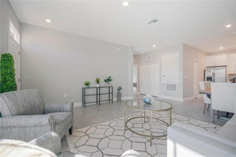 Condo in Poinciana, Florida, 2 bedrooms  № 2393528 - photo 8