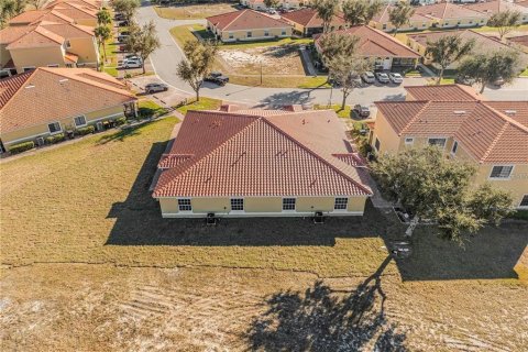 Condo in Poinciana, Florida, 2 bedrooms  № 2393528 - photo 27