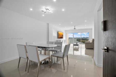 Купить кондоминиум в Санни-Айлс-Бич, Флорида 2 спальни, 113.34м2, № 2000904 - фото 2