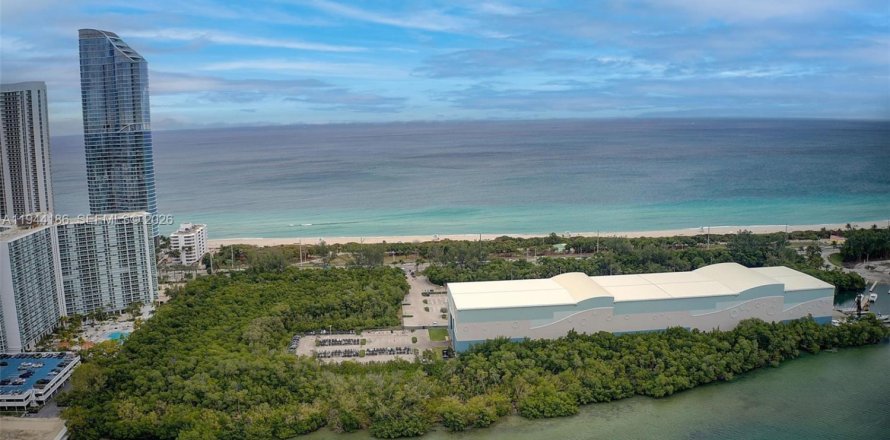 Кондоминиум с 2 спальнями в Санни-Айлс-Бич, Флорида № 2000904