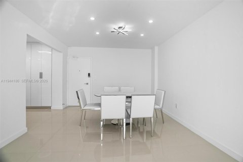 Купить кондоминиум в Санни-Айлс-Бич, Флорида 2 спальни, 113.34м2, № 2000904 - фото 4