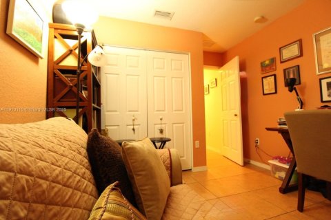 Casa en venta en Homestead, Florida, 3 dormitorios, 124.12 m2 № 1968658 - foto 19