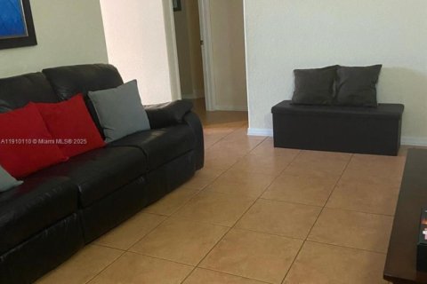 Casa en venta en Homestead, Florida, 3 dormitorios, 124.12 m2 № 1968658 - foto 6