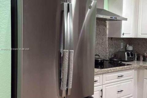 Casa en venta en Homestead, Florida, 3 dormitorios, 124.12 m2 № 1968658 - foto 10