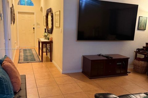 Casa en venta en Homestead, Florida, 3 dormitorios, 124.12 m2 № 1968658 - foto 5