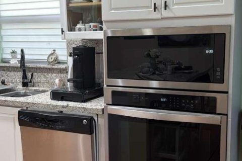 Casa en venta en Homestead, Florida, 3 dormitorios, 124.12 m2 № 1968658 - foto 9