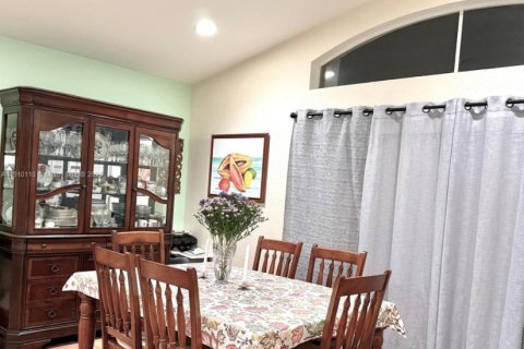 Casa en venta en Homestead, Florida, 3 dormitorios, 124.12 m2 № 1968658 - foto 12