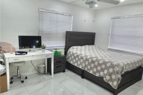 House in Sunrise, Florida 3 bedrooms, 167.6 sq.m. № 1854872 - photo 19