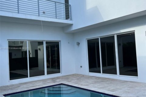 House in Doral, Florida 5 bedrooms, 342.81 sq.m. № 1790883 - photo 12