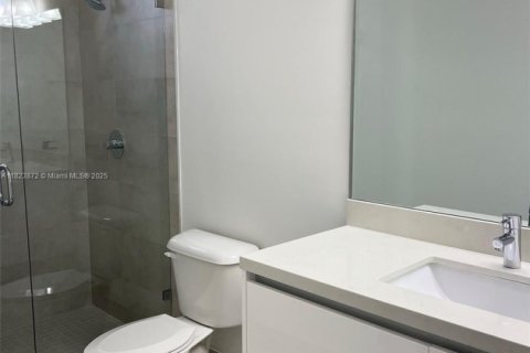 House in Doral, Florida 5 bedrooms, 342.81 sq.m. № 1790883 - photo 26
