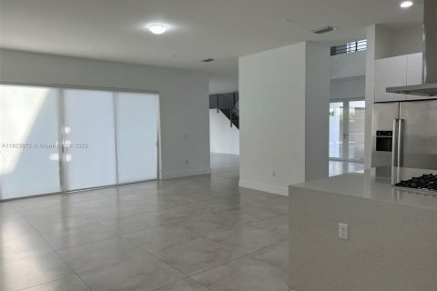 House in Doral, Florida 5 bedrooms, 342.81 sq.m. № 1790883 - photo 2