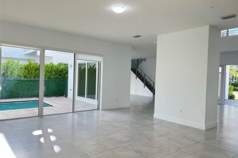 House in Doral, Florida 5 bedrooms, 342.81 sq.m. № 1790883 - photo 4