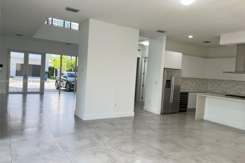 House in Doral, Florida 5 bedrooms, 342.81 sq.m. № 1790883 - photo 6