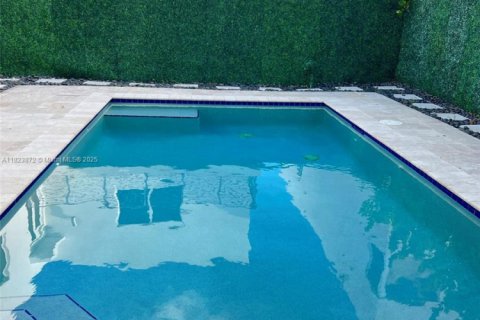 House in Doral, Florida 5 bedrooms, 342.81 sq.m. № 1790883 - photo 14