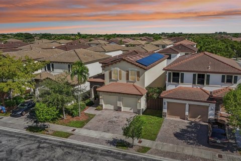 Купить виллу или дом в Катлер-Бей, Флорида 5 спален, 270.9м2, № 2015597 - фото 2