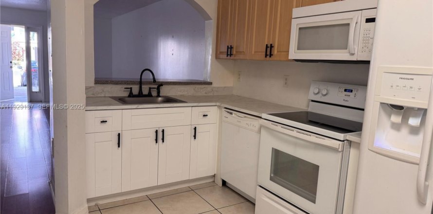 Квартира в Хомстед, Флорида 2 спальни, 76.37м2 № 1987473