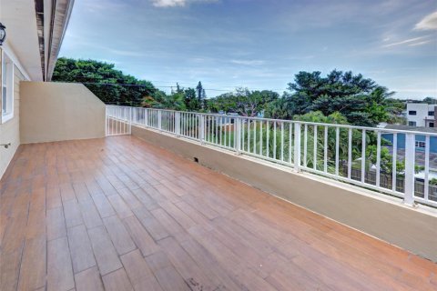 Adosado en alquiler en Fort Lauderdale, Florida, 3 dormitorios, 237.46 m2 № 1146920 - foto 1