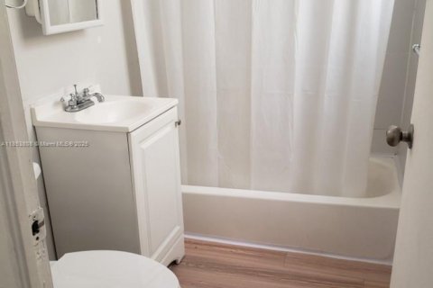 Apartamento en alquiler en Miami Beach, Florida, 969.34 m2 № 1871727 - foto 3