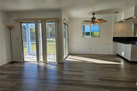 Villa ou maison à vendre à North Port, Floride: 3 chambres, 102.75 m2 № 2099484 - photo 4