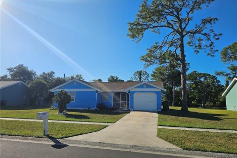 House in North Port, Florida 3 bedrooms, 102.75 sq.m. № 2099484