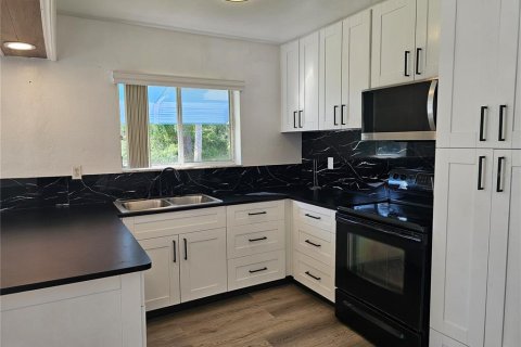 Villa ou maison à vendre à North Port, Floride: 3 chambres, 102.75 m2 № 2099484 - photo 12