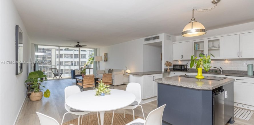 Condominio en Key Biscayne, Florida, 2 dormitorios № 1983344