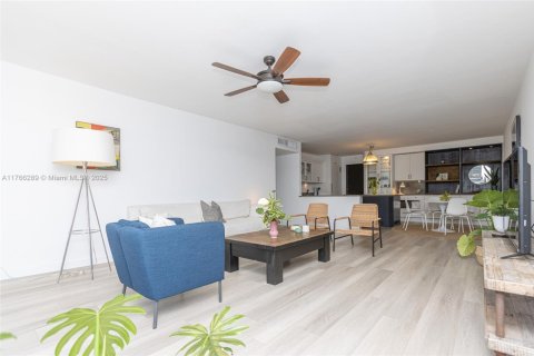 Condominio en venta en Key Biscayne, Florida, 2 dormitorios, 124.02 m2 № 1983344 - foto 2